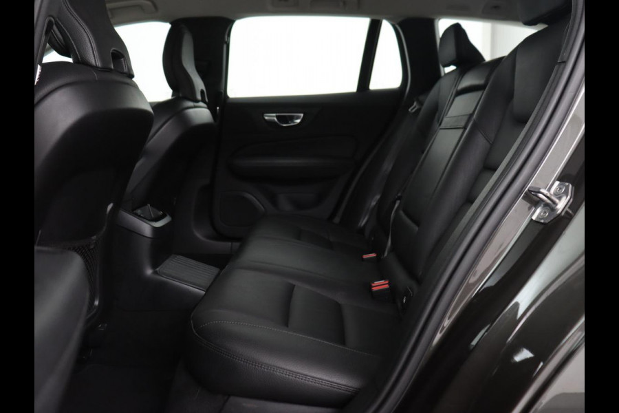 Volvo V60 2.0 T8 Recharge AWD Business Pro | Trekhaak | Leder | Carplay | Keyless | Navigatie | Climate control | Cruise control | Parkeerhulp | Full LED