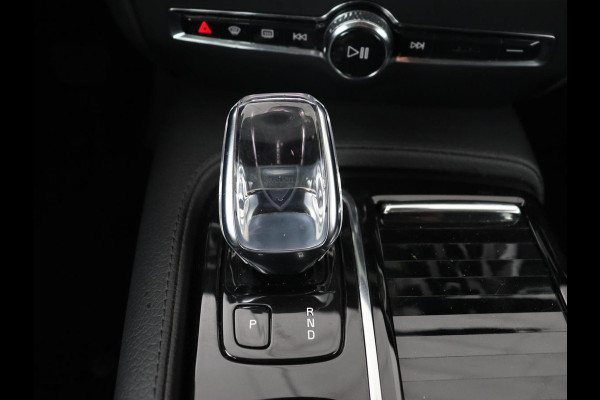 Volvo V60 2.0 T8 Recharge AWD Business Pro | Trekhaak | Leder | Carplay | Keyless | Navigatie | Climate control | Cruise control | Parkeerhulp | Full LED