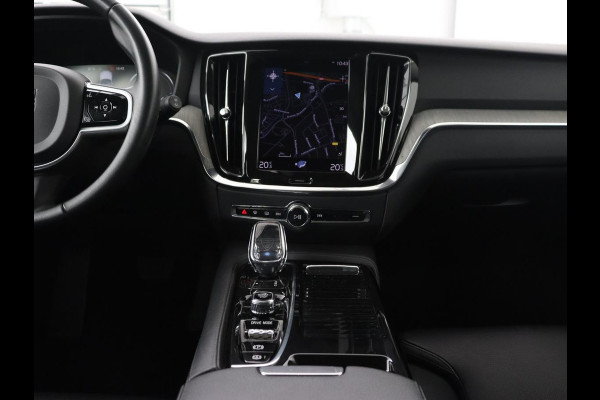 Volvo V60 2.0 T8 Recharge AWD Business Pro | Trekhaak | Leder | Carplay | Keyless | Navigatie | Climate control | Cruise control | Parkeerhulp | Full LED