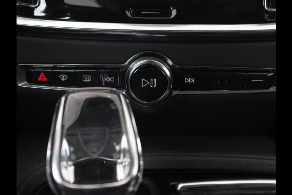 Volvo V60 2.0 T8 Recharge AWD Business Pro | Trekhaak | Leder | Carplay | Keyless | Navigatie | Climate control | Cruise control | Parkeerhulp | Full LED