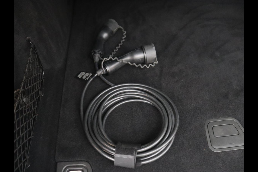 Volvo V60 2.0 T8 Recharge AWD Business Pro | Trekhaak | Leder | Carplay | Keyless | Navigatie | Climate control | Cruise control | Parkeerhulp | Full LED
