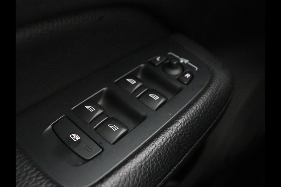 Volvo V60 2.0 T8 Recharge AWD Business Pro | Trekhaak | Leder | Carplay | Keyless | Navigatie | Climate control | Cruise control | Parkeerhulp | Full LED