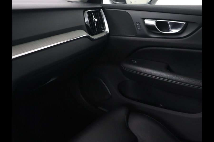 Volvo V60 2.0 T8 Recharge AWD Business Pro | Trekhaak | Leder | Carplay | Keyless | Navigatie | Climate control | Cruise control | Parkeerhulp | Full LED