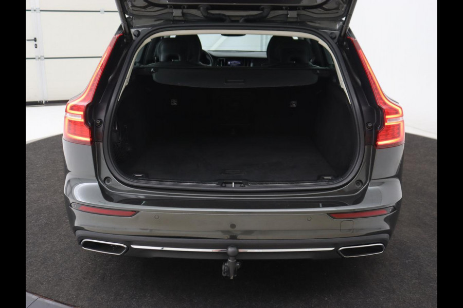 Volvo V60 2.0 T8 Recharge AWD Business Pro | Trekhaak | Leder | Carplay | Keyless | Navigatie | Climate control | Cruise control | Parkeerhulp | Full LED