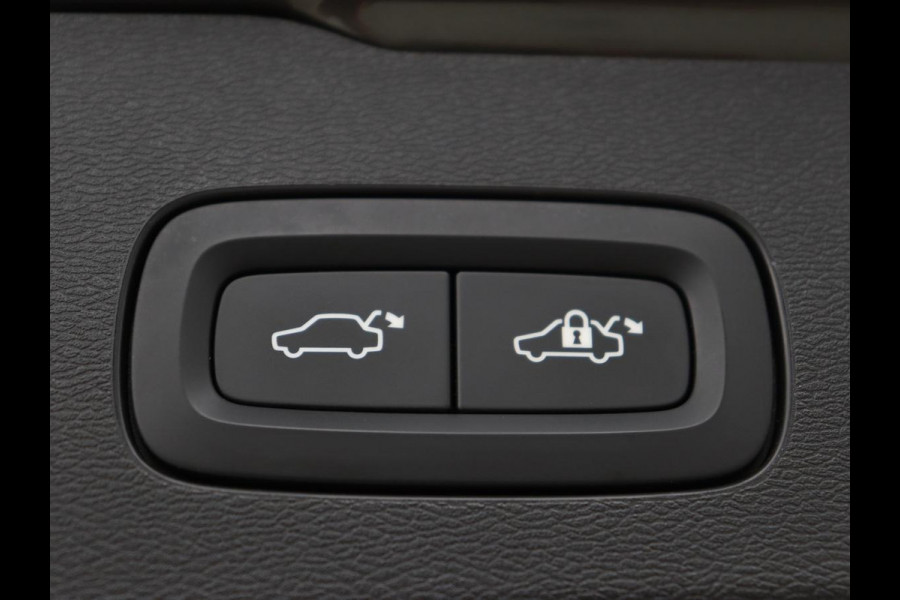 Volvo V60 2.0 T8 Recharge AWD Business Pro | Trekhaak | Leder | Carplay | Keyless | Navigatie | Climate control | Cruise control | Parkeerhulp | Full LED