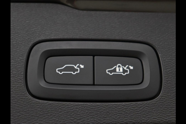 Volvo V60 2.0 T8 Recharge AWD Business Pro | Trekhaak | Leder | Carplay | Keyless | Navigatie | Climate control | Cruise control | Parkeerhulp | Full LED