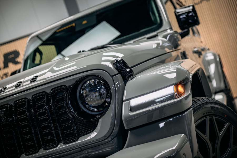 Jeep Wrangler Unlimited 4xe 380 Sahara Full Custom Jeep Wrangler Corse, volledig elektrisch open dak