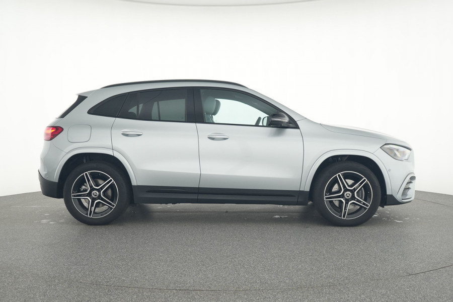 Mercedes-Benz GLA 250 e AMG Plug-In Hybride | AMG Line | Night Pakket | Sfeerverlichting | 360° camera | Stuur en Stoelverwarming | Multi Beam Led koplampen | Inclusief 24 maanden MB Certified garantie voor Europa.