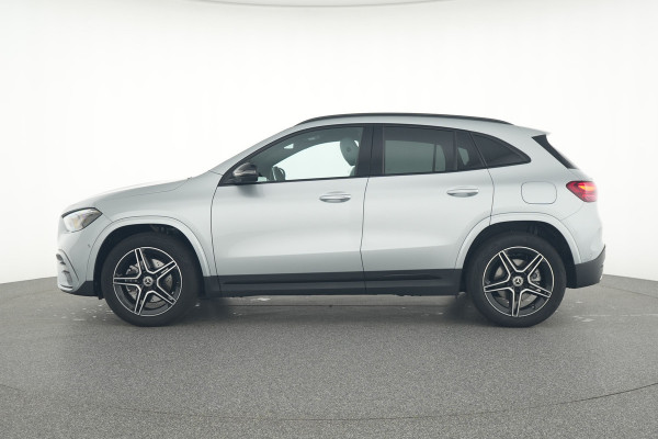 Mercedes-Benz GLA 250 e AMG Plug-In Hybride | AMG Line | Night Pakket | Sfeerverlichting | 360° camera | Stuur en Stoelverwarming | Multi Beam Led koplampen | Inclusief 24 maanden MB Certified garantie voor Europa.