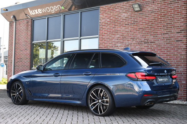 BMW 5 Serie Touring 530e xDrive M-Sport Pano ACC Comf-seat Trekh 360 H/K 20inch