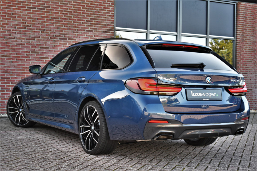 BMW 5 Serie Touring 530e xDrive M-Sport Pano ACC Comf-seat Trekh 360 H/K 20inch