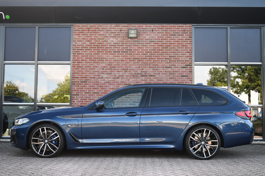 BMW 5 Serie Touring 530e xDrive M-Sport Pano ACC Comf-seat Trekh 360 H/K 20inch