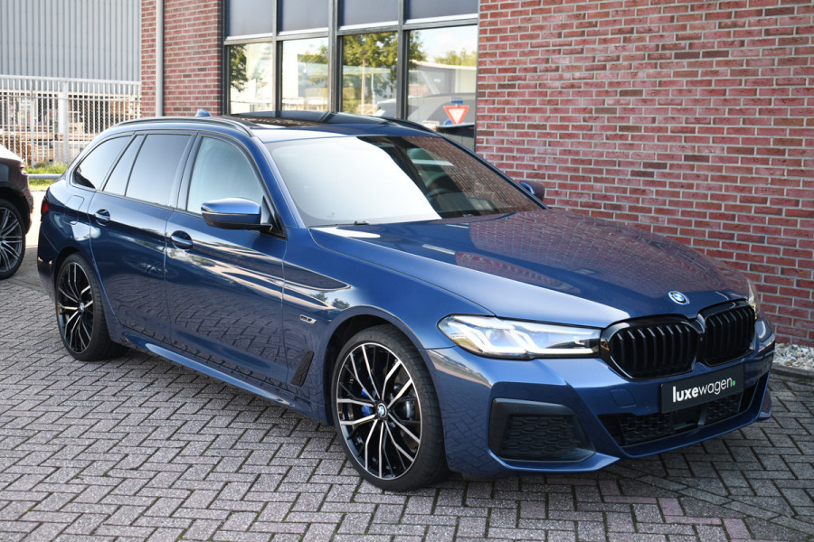 BMW 5 Serie Touring 530e xDrive M-Sport Pano ACC Comf-seat Trekh 360 H/K 20inch