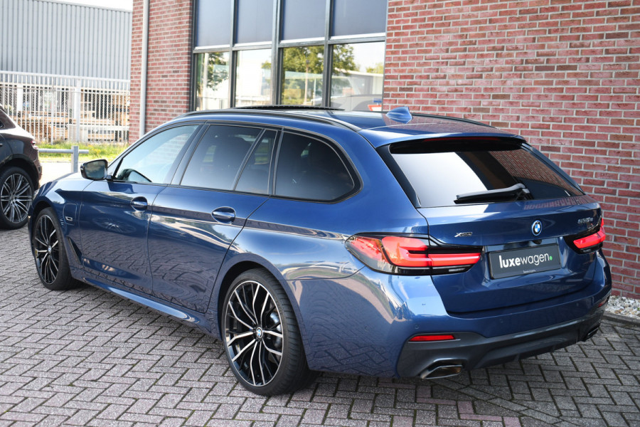 BMW 5 Serie Touring 530e xDrive M-Sport Pano ACC Comf-seat Trekh 360 H/K 20inch