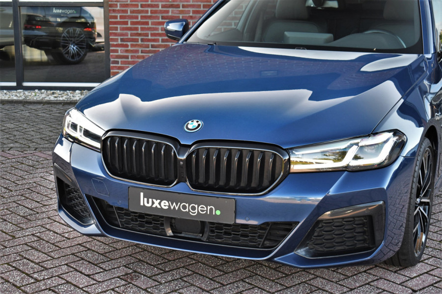 BMW 5 Serie Touring 530e xDrive M-Sport Pano ACC Comf-seat Trekh 360 H/K 20inch