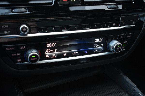 BMW 5 Serie Touring 530e xDrive M-Sport Pano ACC Comf-seat Trekh 360 H/K 20inch