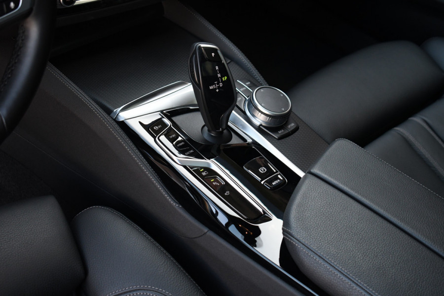 BMW 5 Serie Touring 530e xDrive M-Sport Pano ACC Comf-seat Trekh 360 H/K 20inch