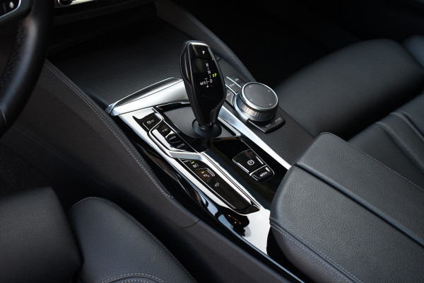 BMW 5 Serie Touring 530e xDrive M-Sport Pano ACC Comf-seat Trekh 360 H/K 20inch