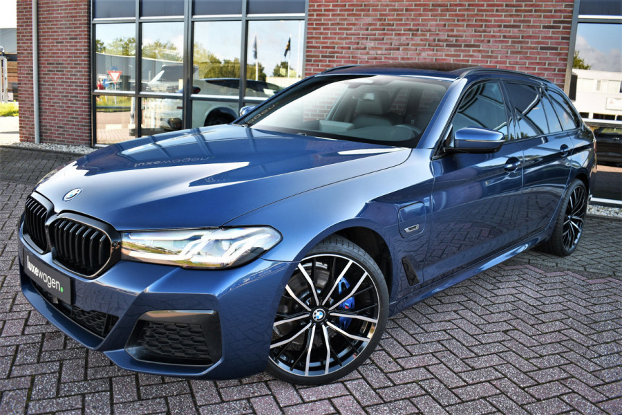 BMW 5 Serie Touring 530e xDrive M-Sport Pano ACC Comf-seat Trekh 360 H/K 20inch