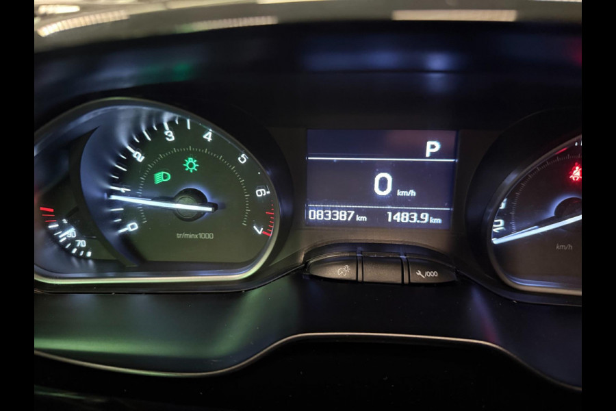 Peugeot 208 1.2 PureTech GT-Line PANO/NAVI/DAB/CAM/CARPLAY/ECC/PDC/CRUISE///