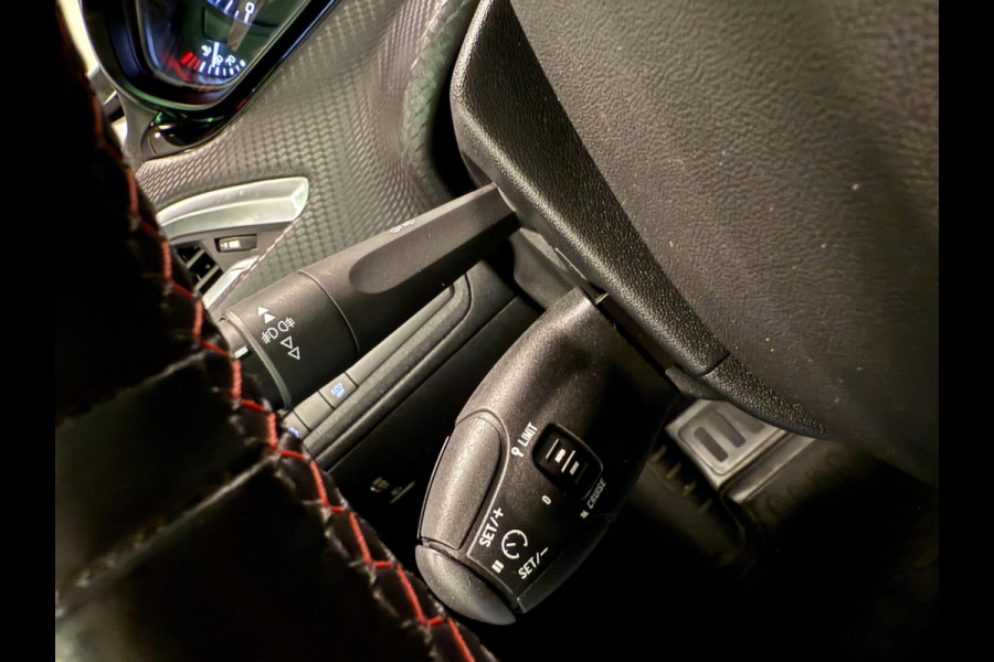 Peugeot 208 1.2 PureTech GT-Line PANO/NAVI/DAB/CAM/CARPLAY/ECC/PDC/CRUISE///