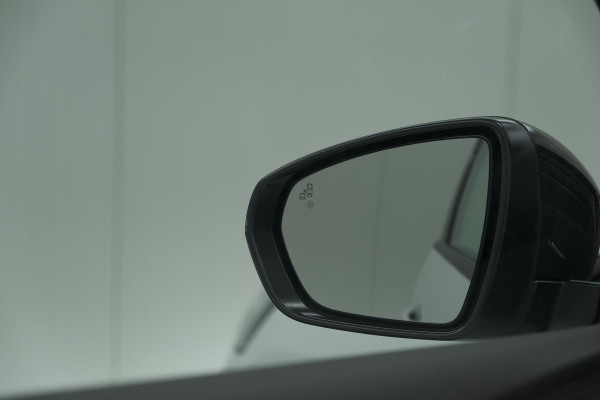 Peugeot 5008 PureTech 130 EAT8 GT Black Pack | Trekhaak | Panoramadak | 360 Camera | FOCAL® | Adaptieve Cruise Control