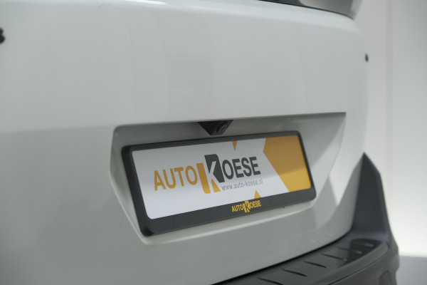 Peugeot 5008 PureTech 130 EAT8 GT Black Pack | Trekhaak | Panoramadak | 360 Camera | FOCAL® | Adaptieve Cruise Control