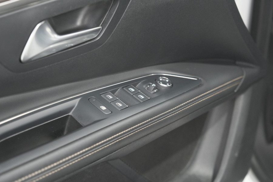 Peugeot 5008 PureTech 130 EAT8 GT Black Pack | Trekhaak | Panoramadak | 360 Camera | FOCAL® | Adaptieve Cruise Control