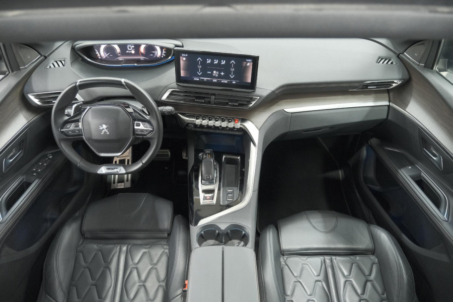 Peugeot 5008 PureTech 130 EAT8 GT Black Pack | Trekhaak | Panoramadak | 360 Camera | FOCAL® | Adaptieve Cruise Control