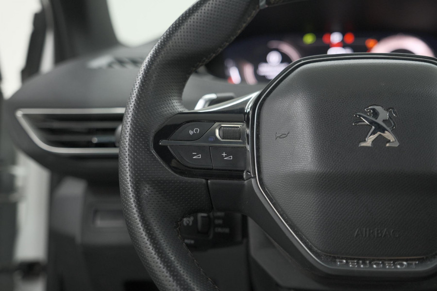 Peugeot 5008 PureTech 130 EAT8 GT Black Pack | Trekhaak | Panoramadak | 360 Camera | FOCAL® | Adaptieve Cruise Control