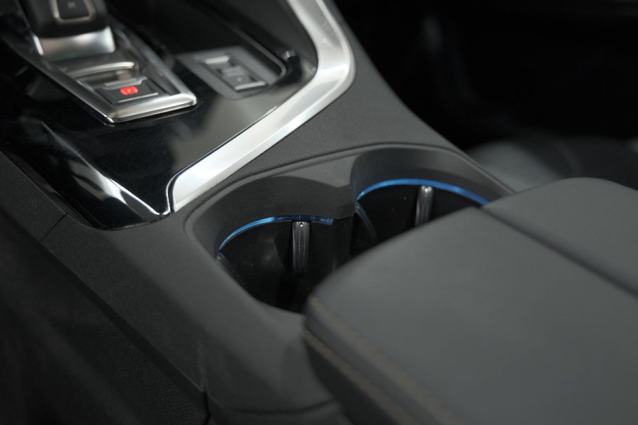 Peugeot 5008 PureTech 130 EAT8 GT Black Pack | Trekhaak | Panoramadak | 360 Camera | FOCAL® | Adaptieve Cruise Control