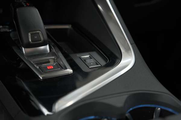 Peugeot 5008 PureTech 130 EAT8 GT Black Pack | Trekhaak | Panoramadak | 360 Camera | FOCAL® | Adaptieve Cruise Control