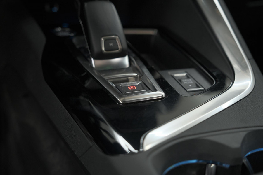 Peugeot 5008 PureTech 130 EAT8 GT Black Pack | Trekhaak | Panoramadak | 360 Camera | FOCAL® | Adaptieve Cruise Control