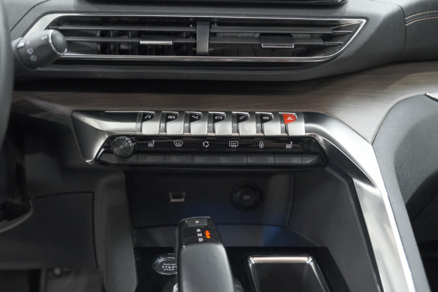 Peugeot 5008 PureTech 130 EAT8 GT Black Pack | Trekhaak | Panoramadak | 360 Camera | FOCAL® | Adaptieve Cruise Control