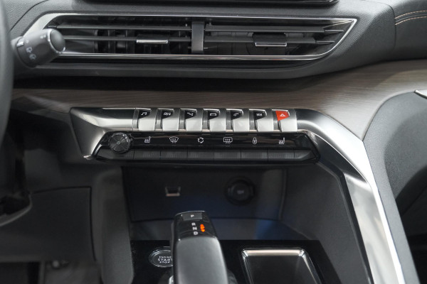 Peugeot 5008 PureTech 130 EAT8 GT Black Pack | Trekhaak | Panoramadak | 360 Camera | FOCAL® | Adaptieve Cruise Control