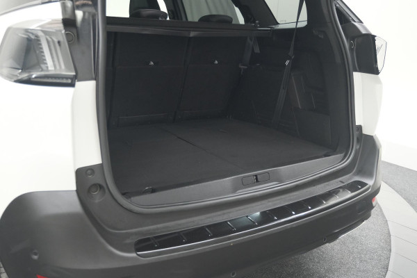 Peugeot 5008 PureTech 130 EAT8 GT Black Pack | Trekhaak | Panoramadak | 360 Camera | FOCAL® | Adaptieve Cruise Control