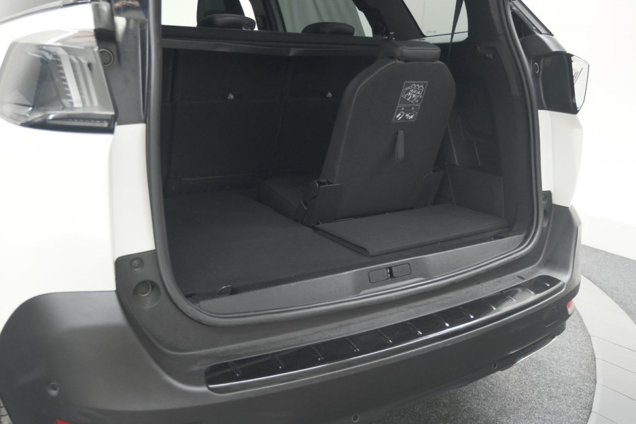 Peugeot 5008 PureTech 130 EAT8 GT Black Pack | Trekhaak | Panoramadak | 360 Camera | FOCAL® | Adaptieve Cruise Control