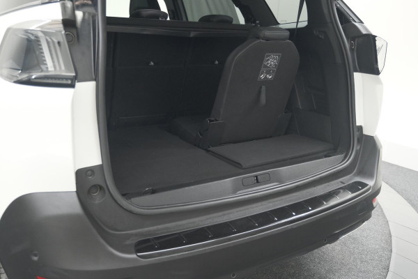 Peugeot 5008 PureTech 130 EAT8 GT Black Pack | Trekhaak | Panoramadak | 360 Camera | FOCAL® | Adaptieve Cruise Control