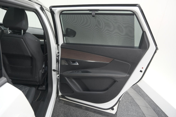 Peugeot 5008 PureTech 130 EAT8 GT Black Pack | Trekhaak | Panoramadak | 360 Camera | FOCAL® | Adaptieve Cruise Control