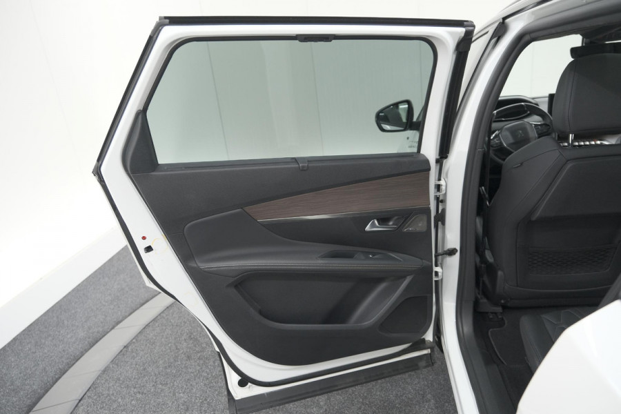 Peugeot 5008 PureTech 130 EAT8 GT Black Pack | Trekhaak | Panoramadak | 360 Camera | FOCAL® | Adaptieve Cruise Control