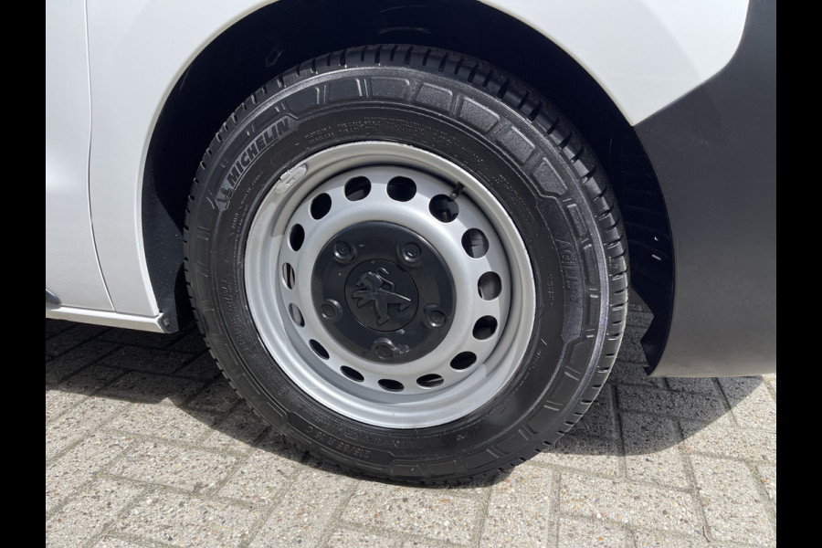 Peugeot Expert 226C 1.6 BlueHDI 95 Pro automaat / vaste prijs rijklaar € 10.950 ex btw / lease vanaf € 242 / airco / cruise / trekhaak / parkeersensoren achter / euro 6