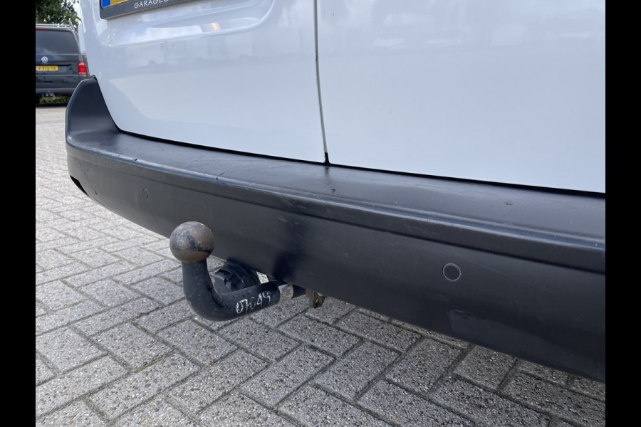 Peugeot Expert 226C 1.6 BlueHDI 95 Pro automaat / vaste prijs rijklaar € 10.950 ex btw / lease vanaf € 242 / airco / cruise / trekhaak / parkeersensoren achter / euro 6