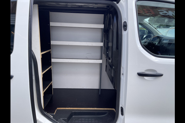 Peugeot Expert 226C 1.6 BlueHDI 95 Pro automaat / vaste prijs rijklaar € 10.950 ex btw / lease vanaf € 242 / airco / cruise / trekhaak / parkeersensoren achter / euro 6