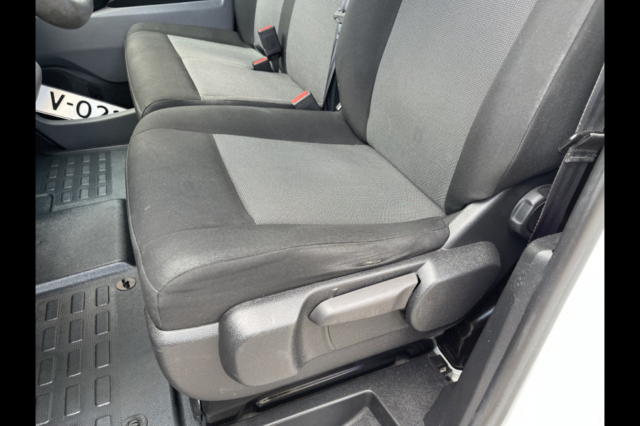 Peugeot Expert 226C 1.6 BlueHDI 95 Pro automaat / vaste prijs rijklaar € 10.950 ex btw / lease vanaf € 242 / airco / cruise / trekhaak / parkeersensoren achter / euro 6