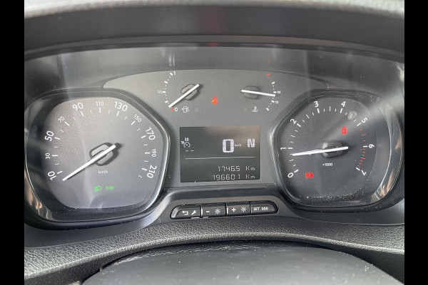 Peugeot Expert 226C 1.6 BlueHDI 95 Pro automaat / vaste prijs rijklaar € 10.950 ex btw / lease vanaf € 242 / airco / cruise / trekhaak / parkeersensoren achter / euro 6