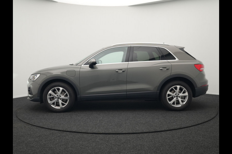 Audi Q3 45 TFSI e edition Plug In Hybrid 245pk Dealer O.H PHEV | Panodak | Camera | Cruise Control | Alcantara Sportstoelen Verwarmd | Navigatie | Virtual | DAB |