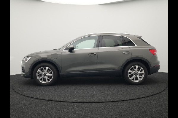 Audi Q3 45 TFSI e edition Plug In Hybrid 245pk Dealer O.H PHEV | Panodak | Camera | Cruise Control | Alcantara Sportstoelen Verwarmd | Navigatie | Virtual | DAB |