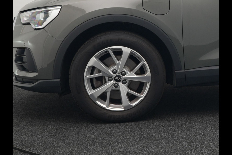 Audi Q3 45 TFSI e edition Plug In Hybrid 245pk Dealer O.H PHEV | Panodak | Camera | Cruise Control | Alcantara Sportstoelen Verwarmd | Navigatie | Virtual | DAB |