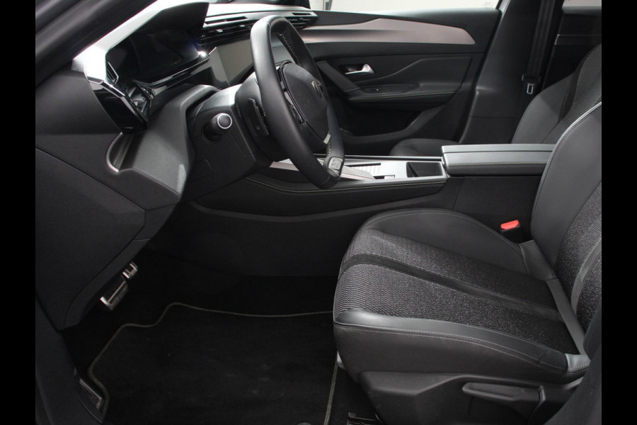 Peugeot 308 1.2 PureTech GT Climate control Adaptive cruise control Parkeersensoren Achteruitrijcamera Navigatie Voorstoelen verwarmd LED Apple Carplay/ Android Auto