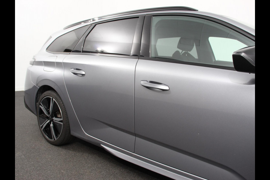 Peugeot 308 1.2 PureTech GT Climate control Adaptive cruise control Parkeersensoren Achteruitrijcamera Navigatie Voorstoelen verwarmd LED Apple Carplay/ Android Auto